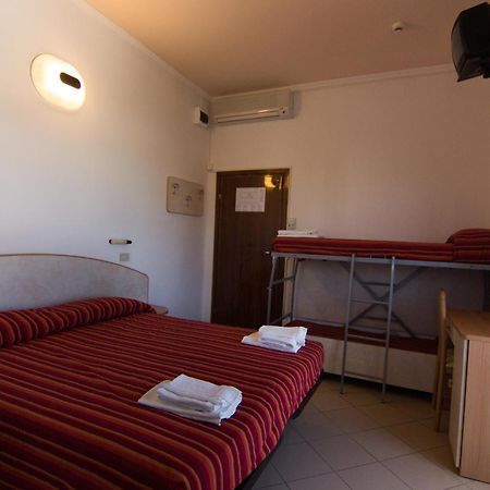 Hotel Beverly Ρίμινι Δωμάτιο φωτογραφία