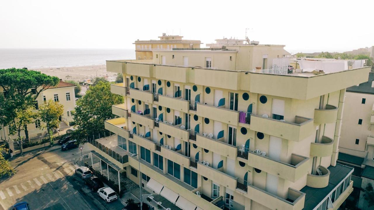 Hotel Beverly Ρίμινι Εξωτερικό φωτογραφία