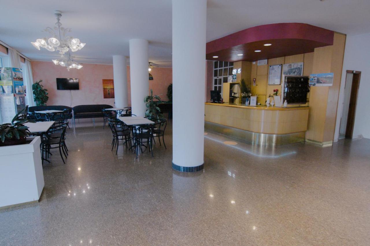 Hotel Beverly Ρίμινι Εξωτερικό φωτογραφία