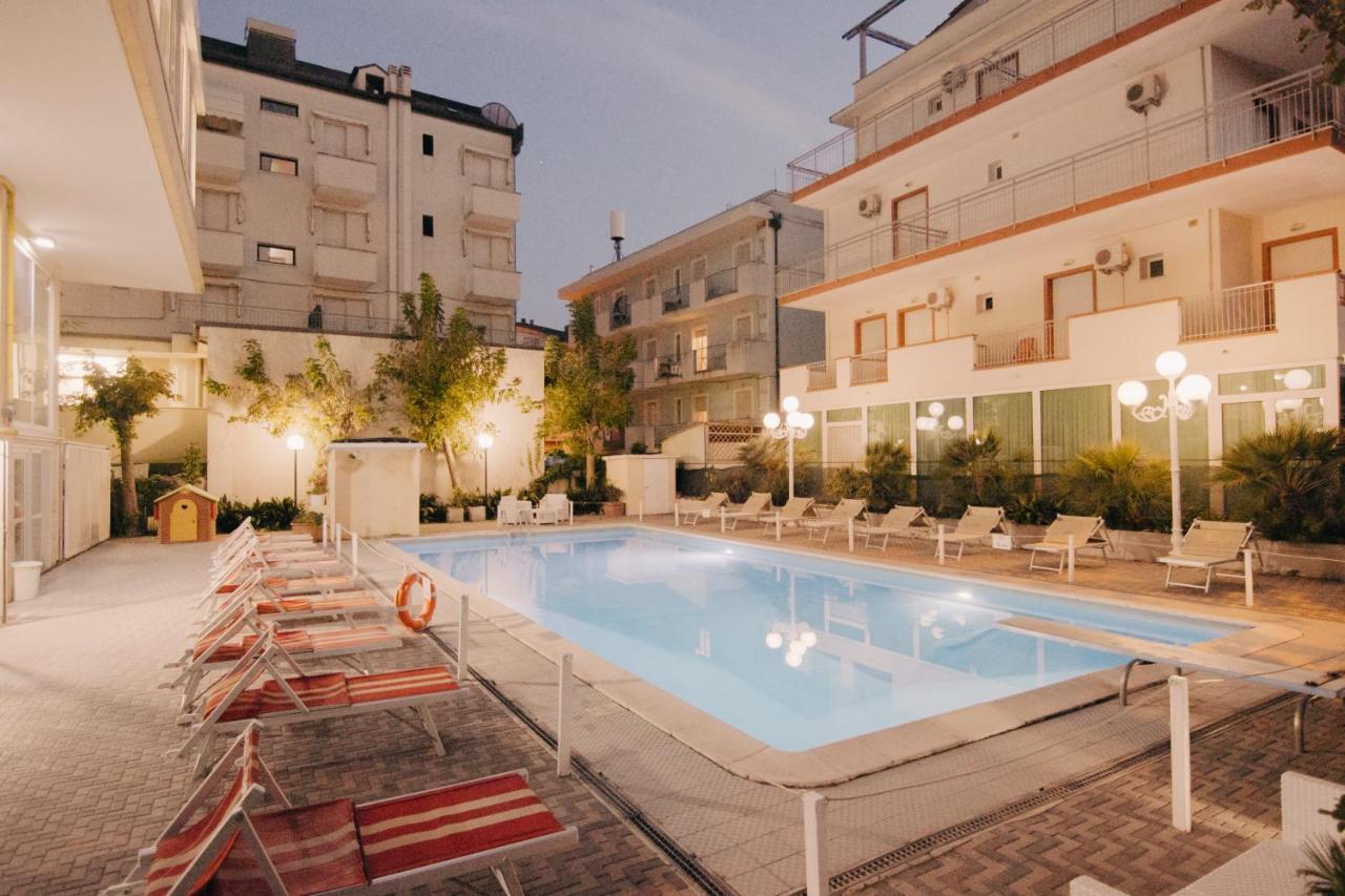 Hotel Beverly Ρίμινι Εξωτερικό φωτογραφία