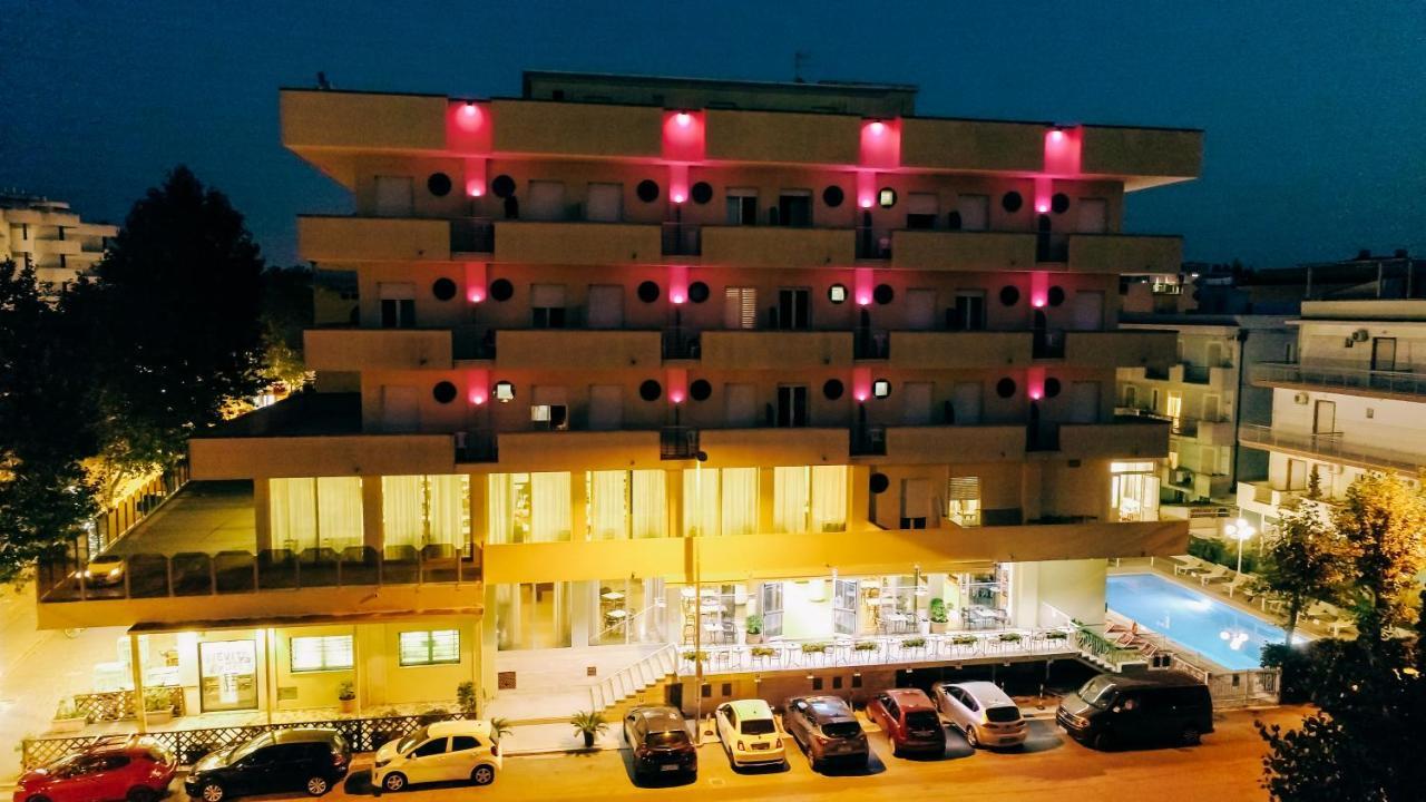 Hotel Beverly Ρίμινι Εξωτερικό φωτογραφία