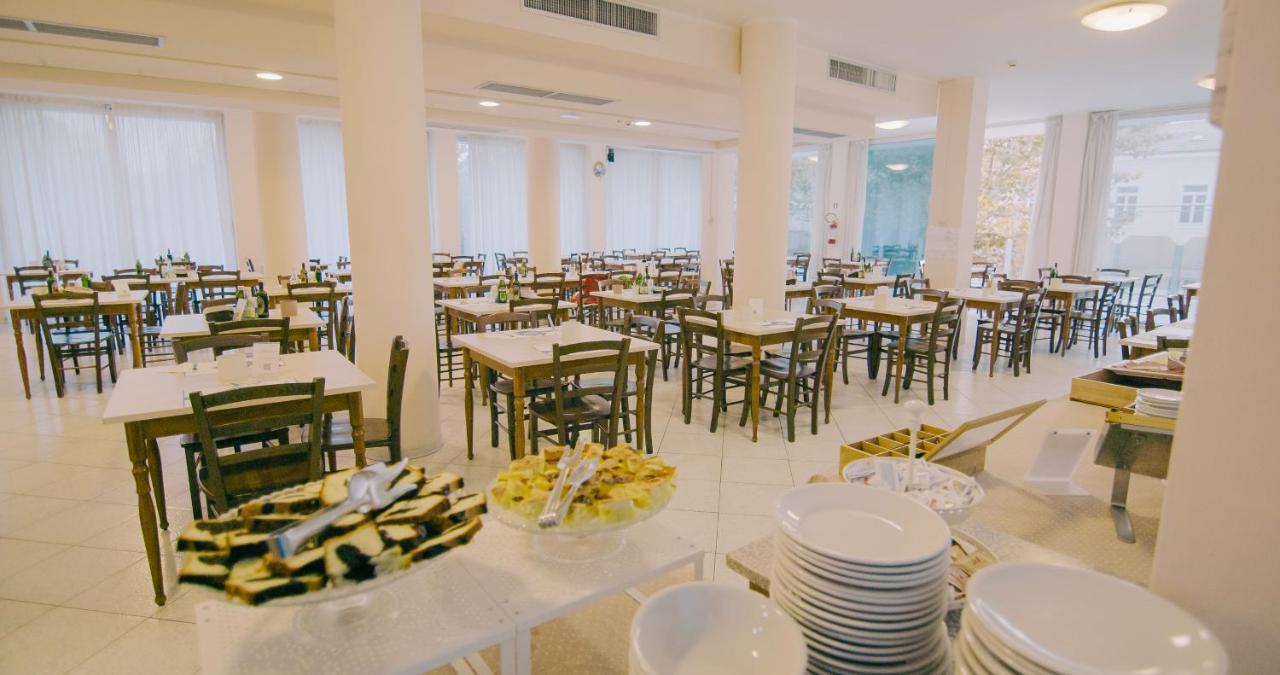 Hotel Beverly Ρίμινι Εξωτερικό φωτογραφία