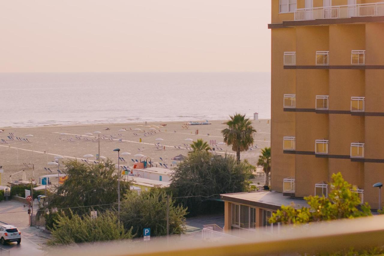 Hotel Beverly Ρίμινι Εξωτερικό φωτογραφία