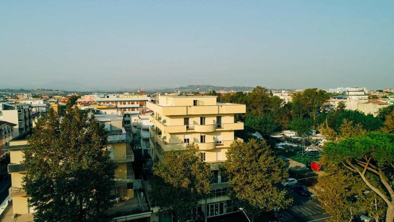 Hotel Beverly Ρίμινι Εξωτερικό φωτογραφία