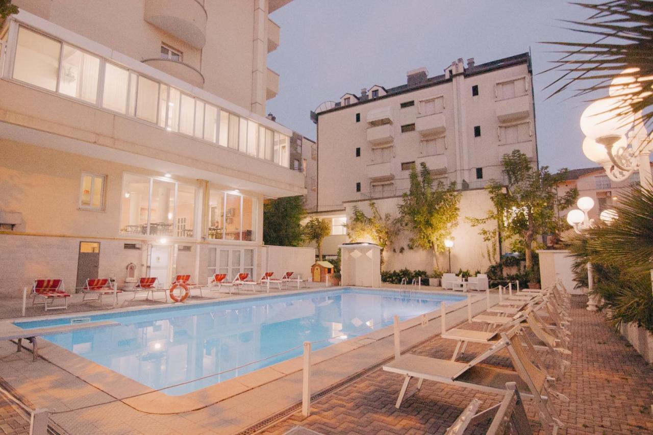 Hotel Beverly Ρίμινι Εξωτερικό φωτογραφία