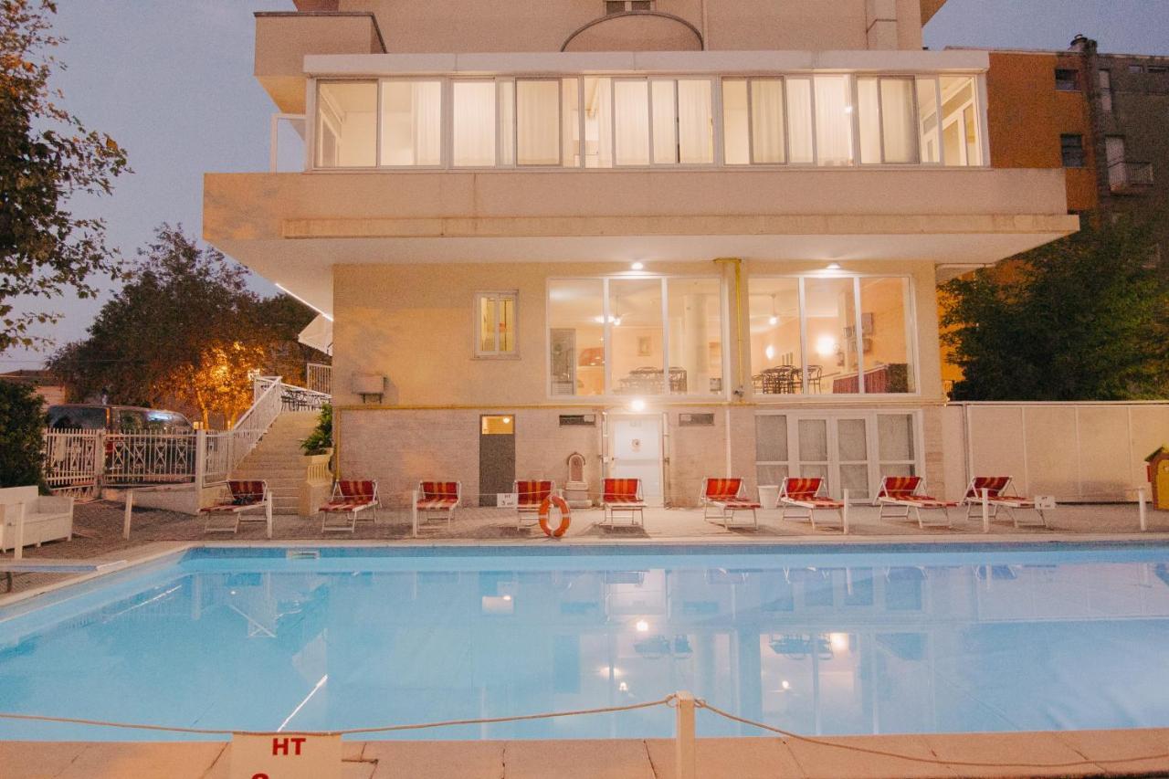 Hotel Beverly Ρίμινι Εξωτερικό φωτογραφία