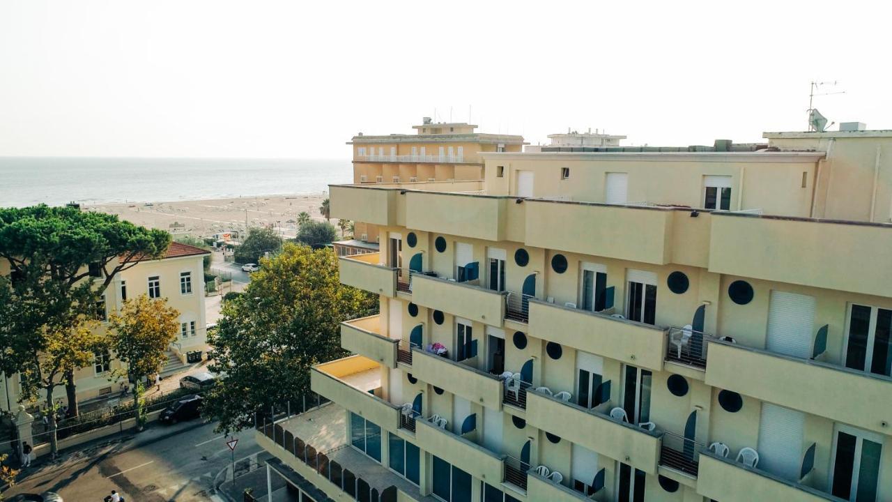 Hotel Beverly Ρίμινι Εξωτερικό φωτογραφία