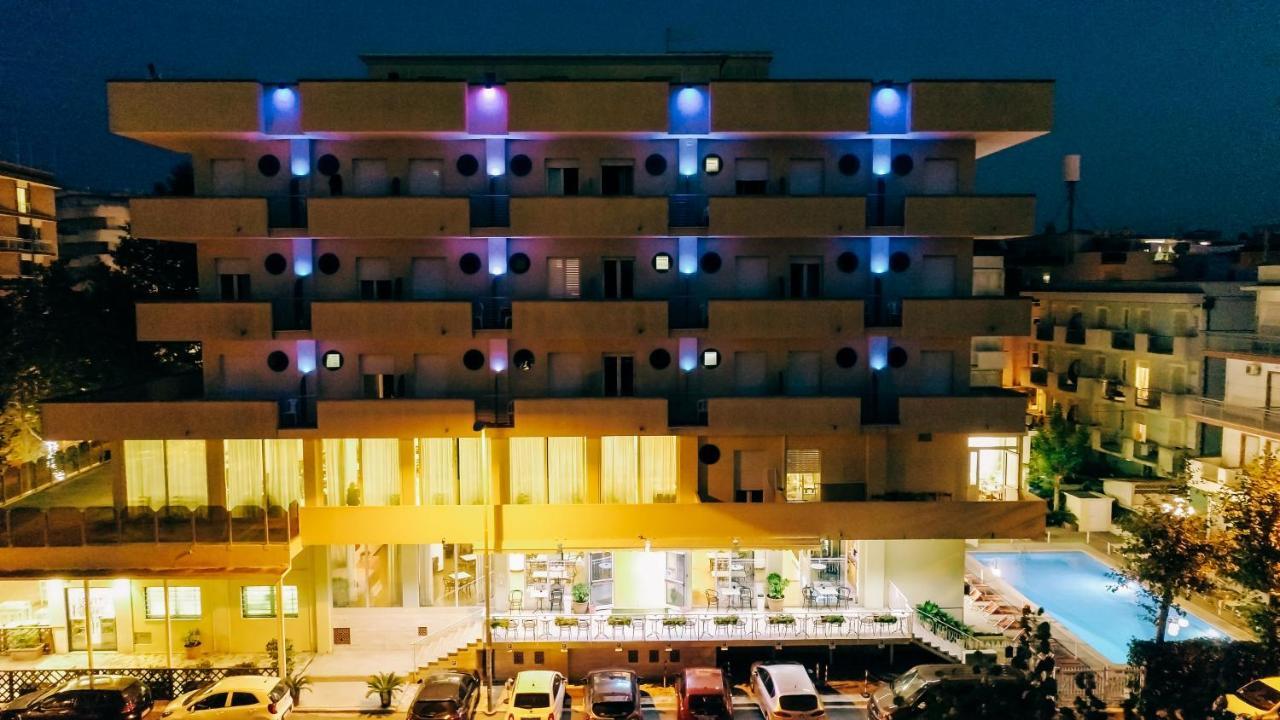 Hotel Beverly Ρίμινι Εξωτερικό φωτογραφία