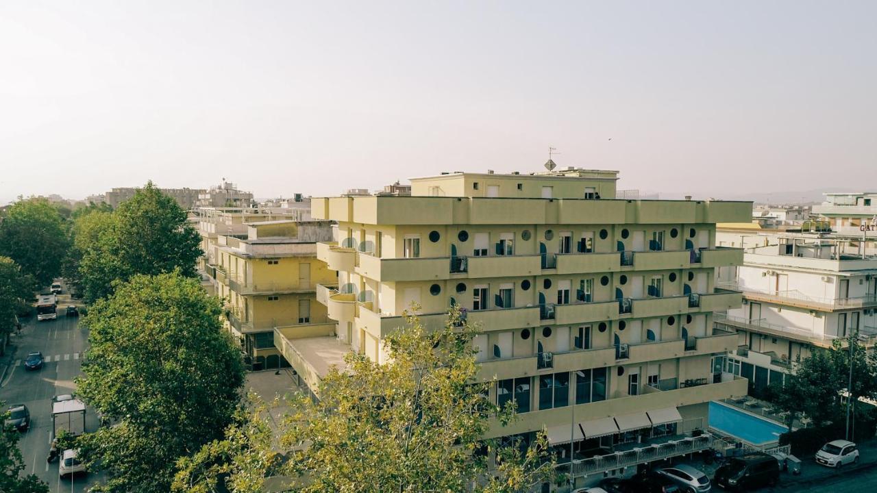 Hotel Beverly Ρίμινι Εξωτερικό φωτογραφία