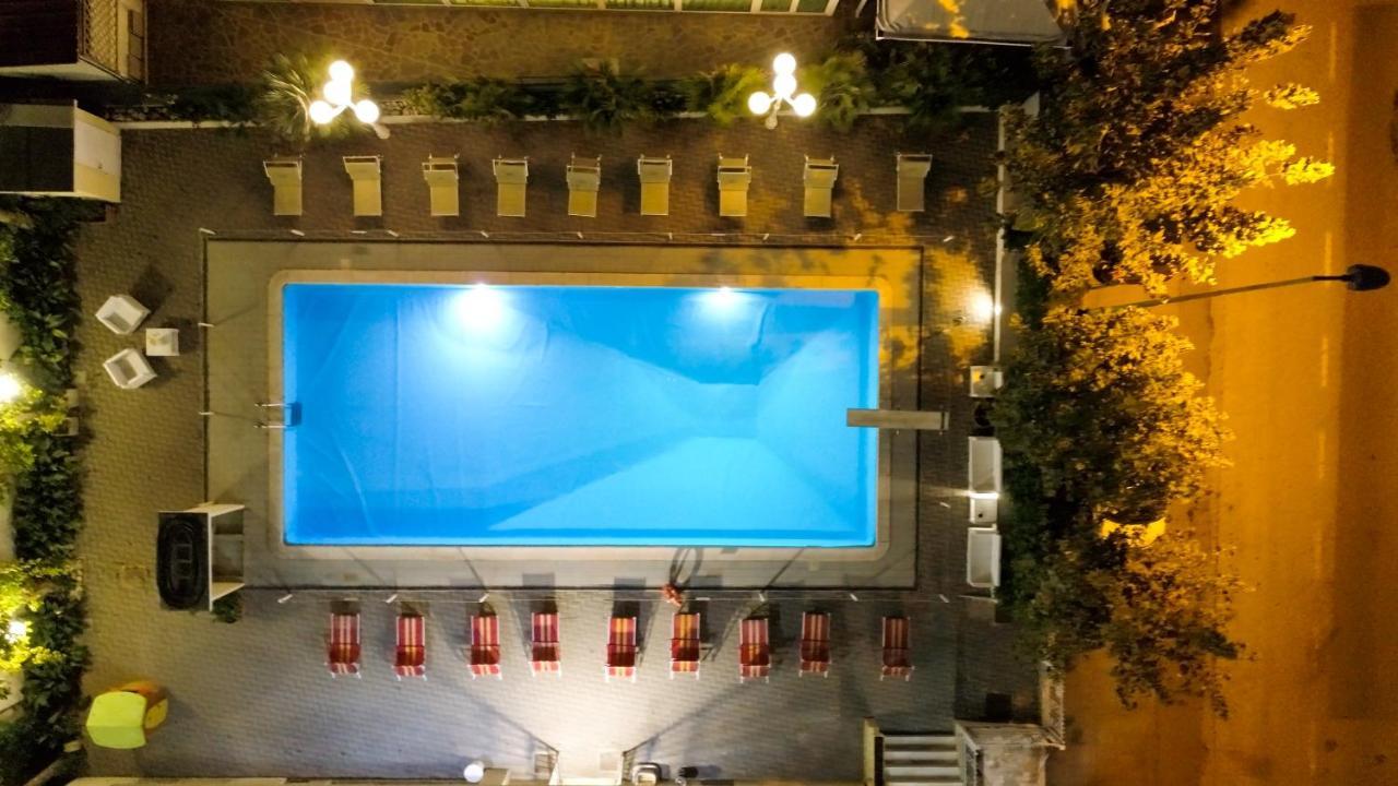 Hotel Beverly Ρίμινι Εξωτερικό φωτογραφία