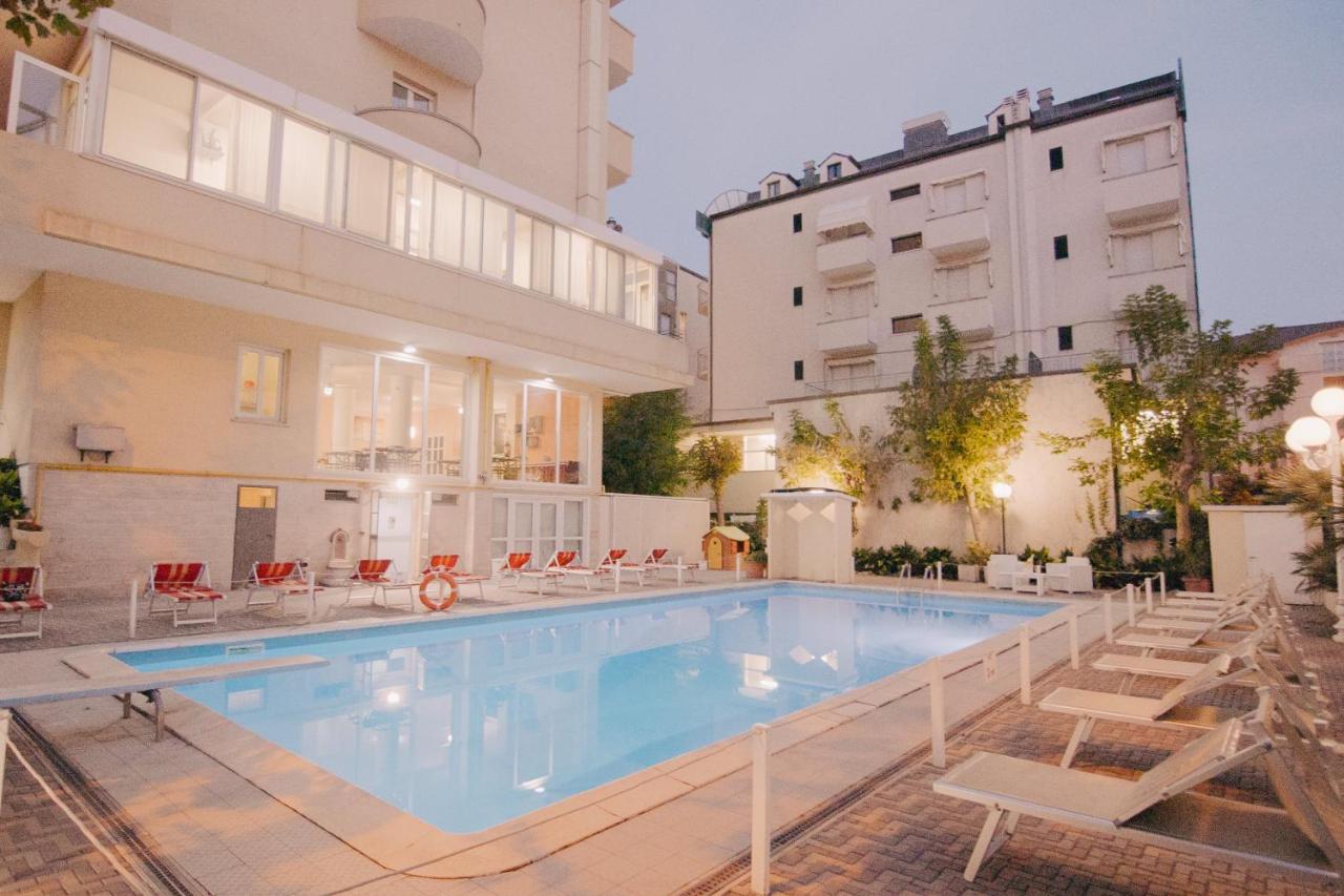 Hotel Beverly Ρίμινι Εξωτερικό φωτογραφία