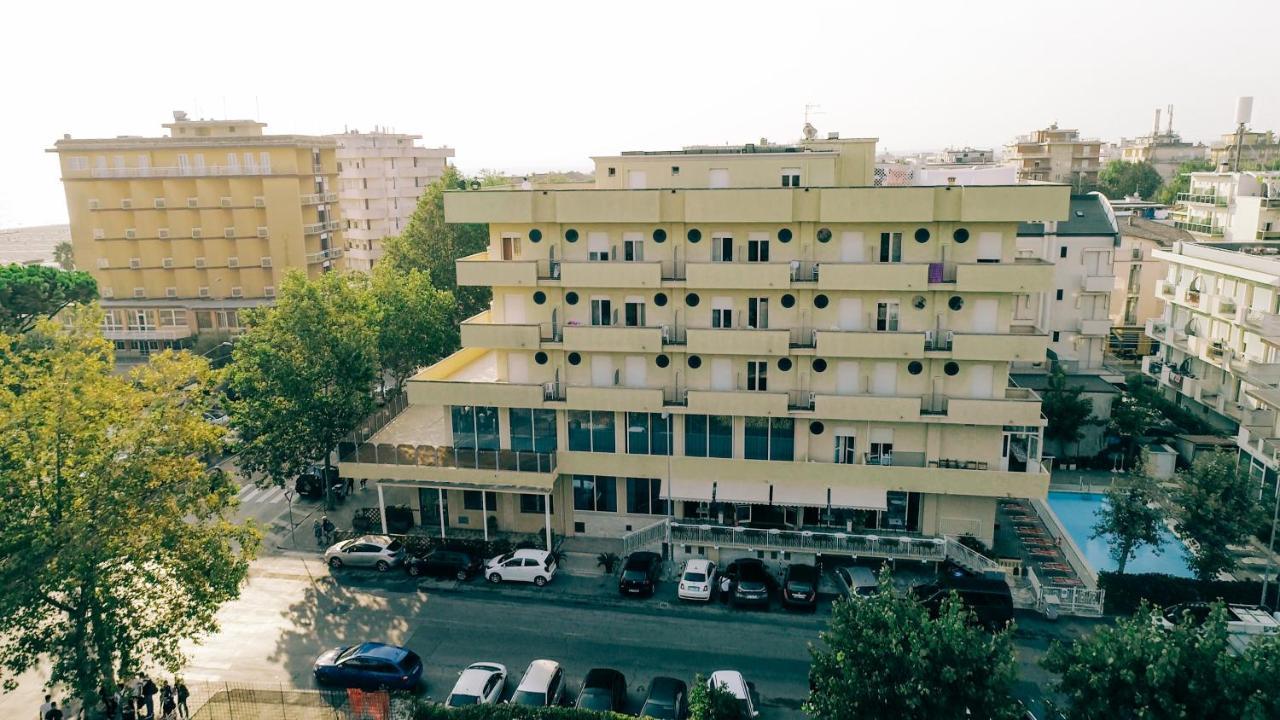 Hotel Beverly Ρίμινι Εξωτερικό φωτογραφία