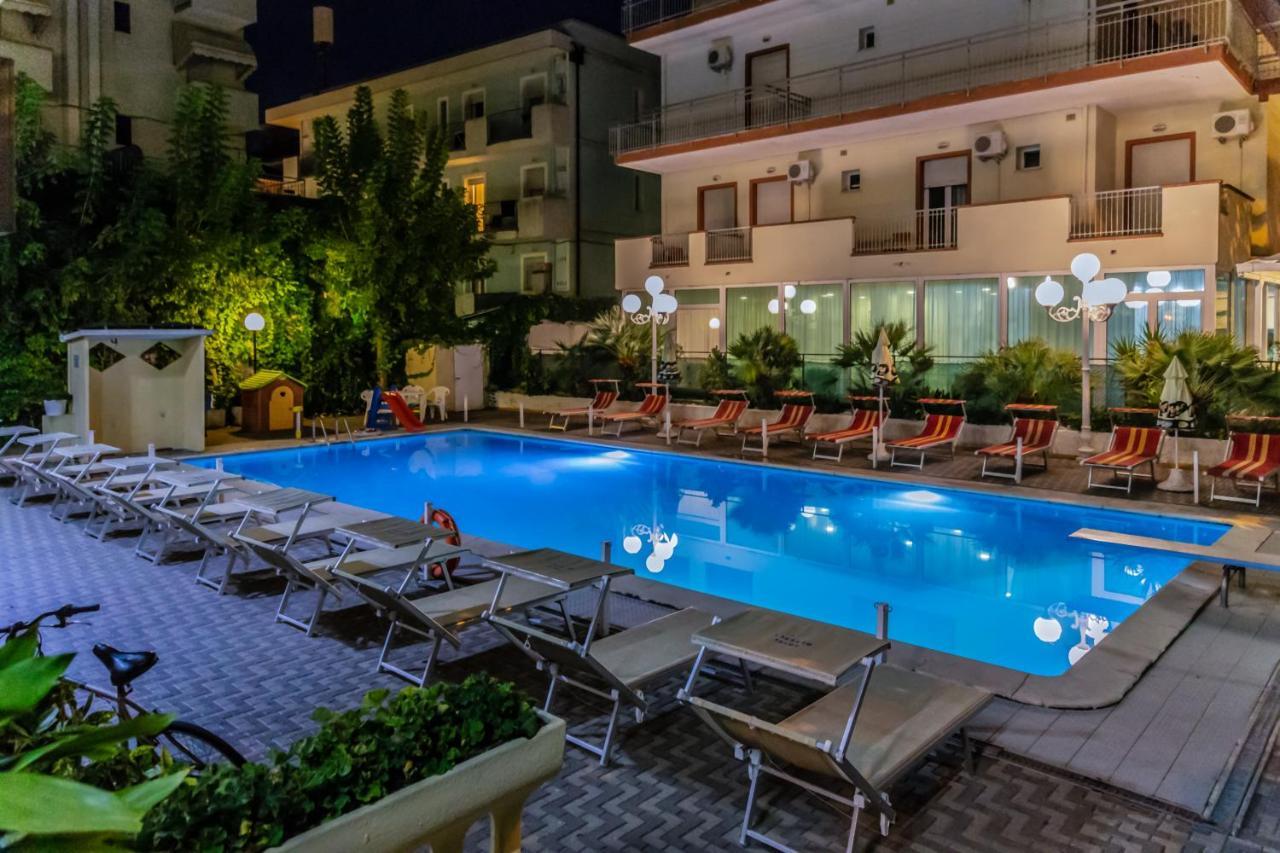 Hotel Beverly Ρίμινι Εξωτερικό φωτογραφία
