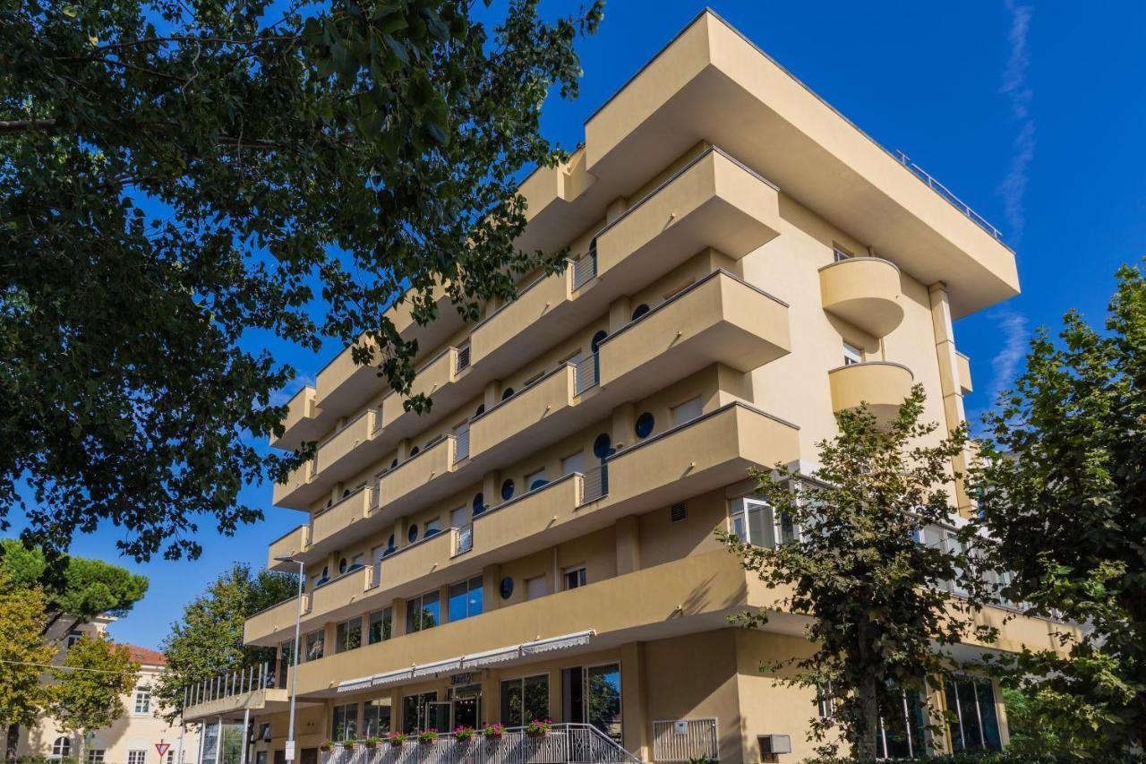 Hotel Beverly Ρίμινι Εξωτερικό φωτογραφία