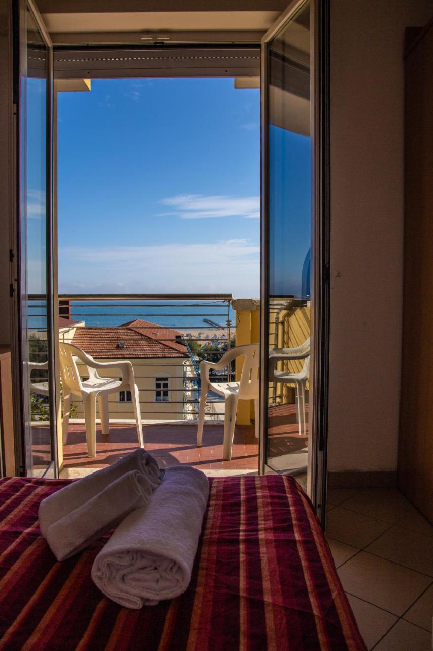 Hotel Beverly Ρίμινι Εξωτερικό φωτογραφία