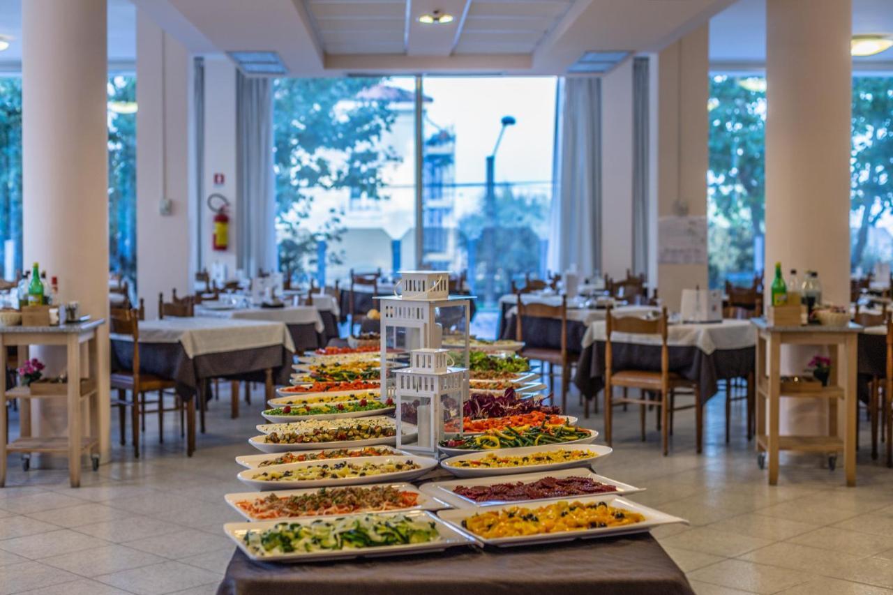 Hotel Beverly Ρίμινι Εξωτερικό φωτογραφία
