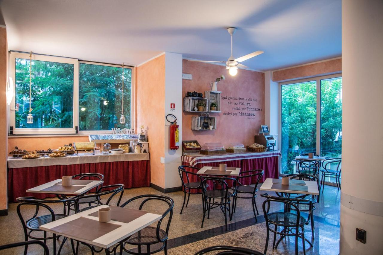 Hotel Beverly Ρίμινι Εξωτερικό φωτογραφία